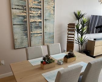 Kakaako Penthouse Condo With Rental Vehicle - Honolulu - Dining room