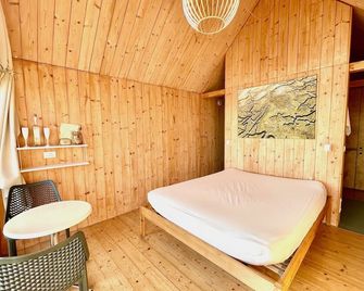 A hobbes field accommodation that sleeps 2 guests in 1 bedroom - Clacton-on-Sea - Bedroom