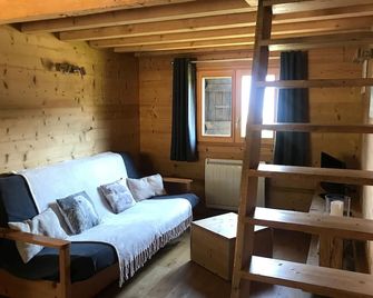 Small Chalet With Breathtaking Views Of Mont-Blanc, 5 Minutes From The Ski Slopes - Sallanches - Salon
