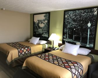 Super 8 by Wyndham Natchitoches - Natchitoches - Κρεβατοκάμαρα