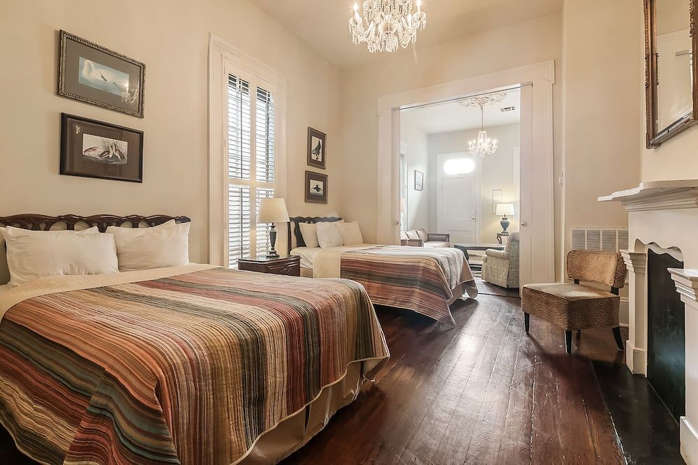 Prime Location just steps from the French Quarter & 3 Blocks to Bourbon St, - نيو اورليانز - غرفة نوم