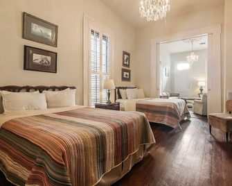 Prime Location just steps from the French Quarter & 3 Blocks to Bourbon St, - نيو اورليانز - غرفة نوم