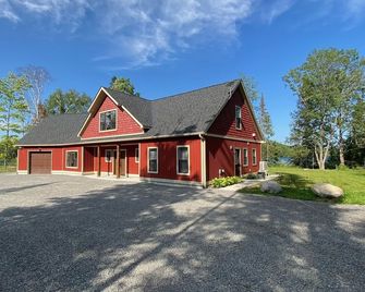 Brand New Luxury Cottage on Deer Lake near South River / Parry Sound District - Nipissing - Building