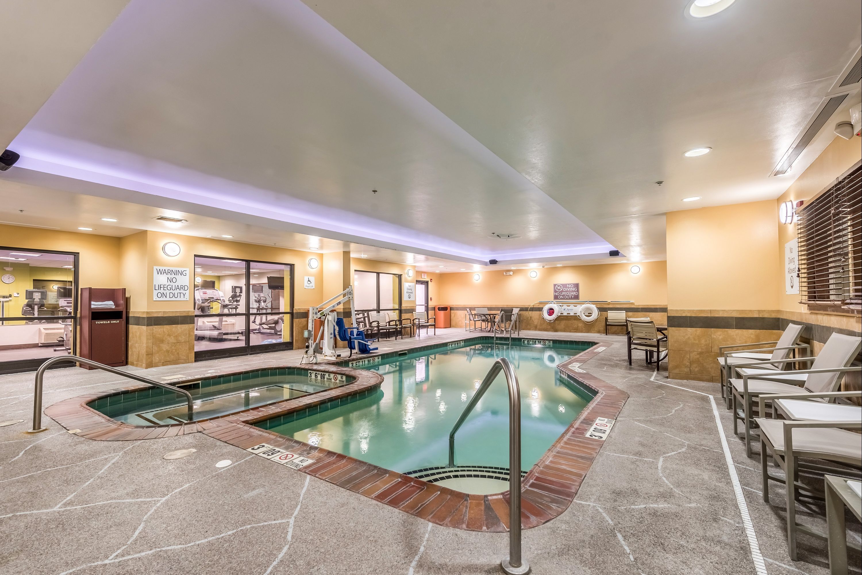 Holiday Inn Indianapolis Downtown By IHG - אינדיאנאפוליס - בריכה
