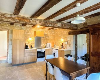 Le Logis des Vignes at Chateau de la Tour d'Oyré - Availles-en-Châtellerault - Cuisine