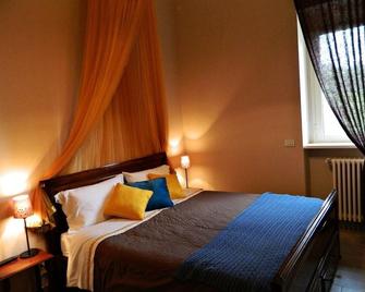 Bed & Breakfast Cascina Beatrice - Montelupo Albese - Schlafzimmer