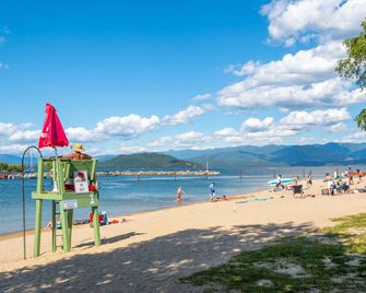 Escape to Serenity: Lookout Tower with Hot Tub, near Schweitzer and Pet-Friendly - Sandpoint - Beach