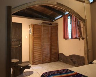 Rancho el Rio: Riverfront Integrated Farm - Monteverde - Bedroom