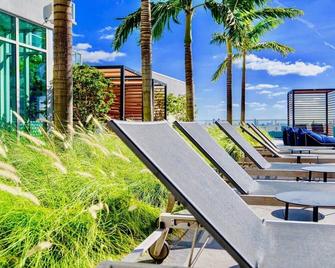 Nomada Destination Residences - Quadro - Miami - Piscina