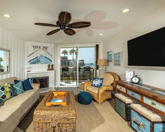 Oceanside Beach Condos - Oceanside - Living room