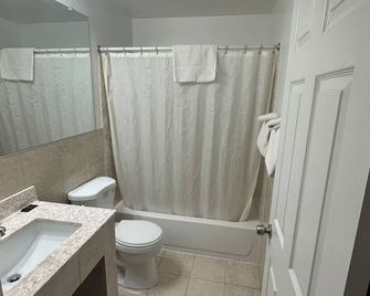 Budget Inn - Cambridge - Cambridge - Bathroom
