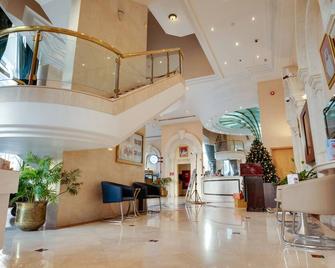 Grand Continental Hotel - Abu Dhabi - Lobby