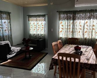 Cozy 3 Bedroom 2 Bathroom - Gasparillo