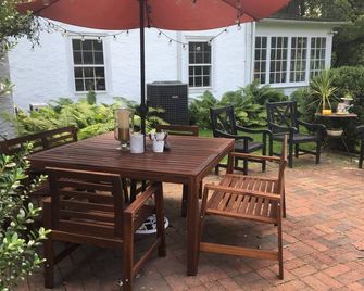 Great location for college visits/move-in, parents weekend, Merion Golf, Phila! - 헤이버퍼드 - 파티오