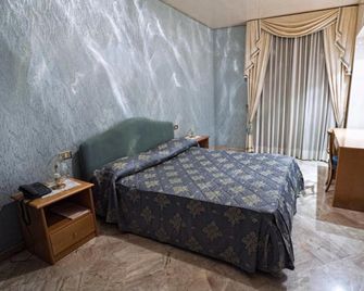 Sunny Palace Hotel Restaurant - Prossedi - Camera da letto