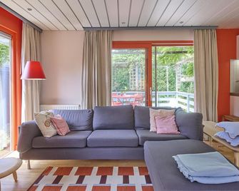 Holiday home with large garden near the beach - Goedereede - Salon