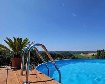 Vacation apartment at Landhof Rothenberg with balcony, family-friendly - Rothenberg - Piscina