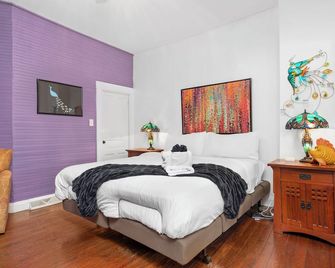 Close To Downtown- The Peacock Retreat- Dogs Stay Free - Asheville - Bedroom