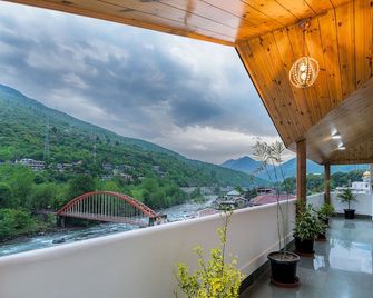Hotel Kullu Valley - Kullu - Balcón