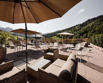 Hotel Diamant - San Cassiano/St. Kassian - Uteplats