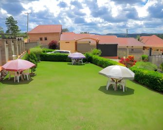 Jatheo Hotel Rwentondo - 음바라라 - 로비