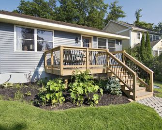 Located On Beach Road In Lake George! - Lake George - Building