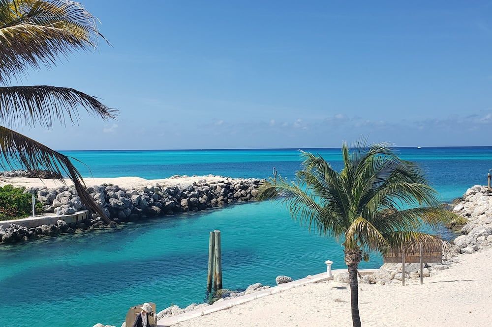 Oceanfront Condo - Port Royal - חוף