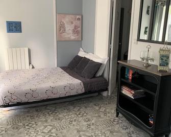Ecole de Mathuna de Marigny Brizay - Saint-Martin-la-Pallu - Bedroom