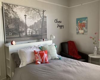 Beautiful Extended Stay Studio for Traveling Professionals or Long Vacationers - Reno - Bedroom