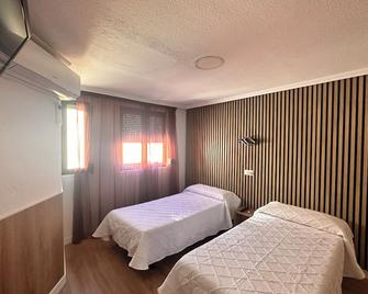Hostal Rober - Madrid - Habitació
