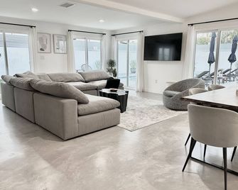 Desert Haus: Inviting Contemporary Villa with Pool - Palm Springs - Sala de estar