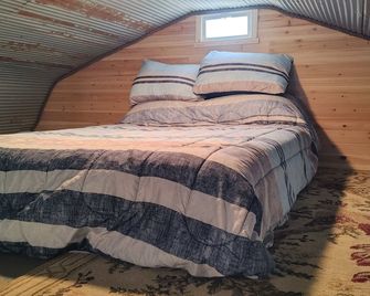 Bunkhouse of South Owl - Yates Center - Bedroom