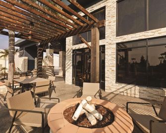 Country Inn & Suites by Radisson Bakersfield, CA - Bakersfield - Patio