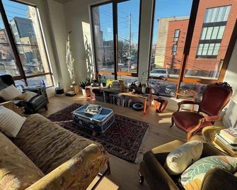 Conover Loft by Rove Travel - Loft Apartment with Private Rooftop - Brooklyn