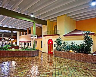 Ramada by Wyndham Indiana - Indiana - Lobby