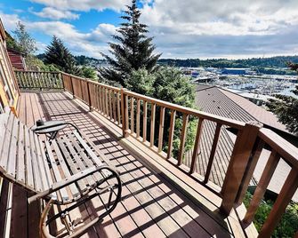 Majestic Bear- Central Location with Spectacular Views ️ - Kodiak - Balcón