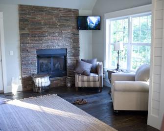 Stonehill Cottages - Mena - Living room
