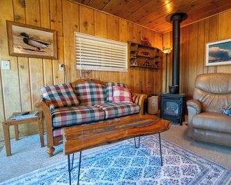 Jim's Place - Fort Klamath - Sala de estar