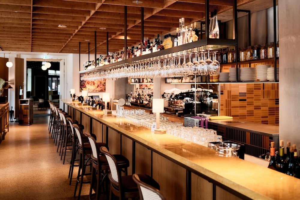 كارل أوجاست - إيه نيبورهود هوتل - نورمبرغ - بار