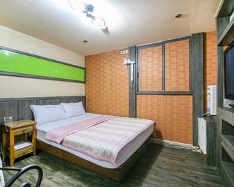 Pearl Veronica Motel - Jinju - Habitación