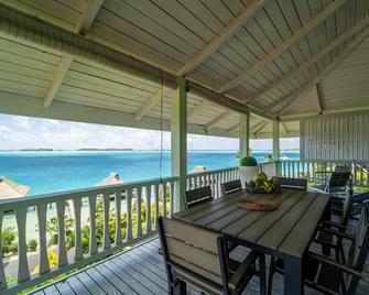 Gorgeous Lagoonfront Villa In Bora Bora Perfect spot for honeymooners & families - Vaitape - Balcony