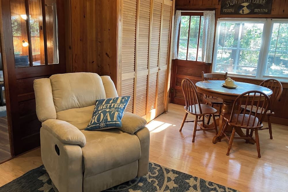 1950's Knotty Pine Cabin updated features View of Mountains/Lake Catherine Cozy - Hot Springs - Sala de estar