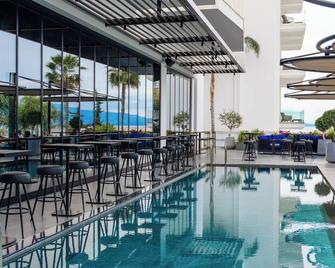 Demi Hotel - Sarandë - Svømmebasseng