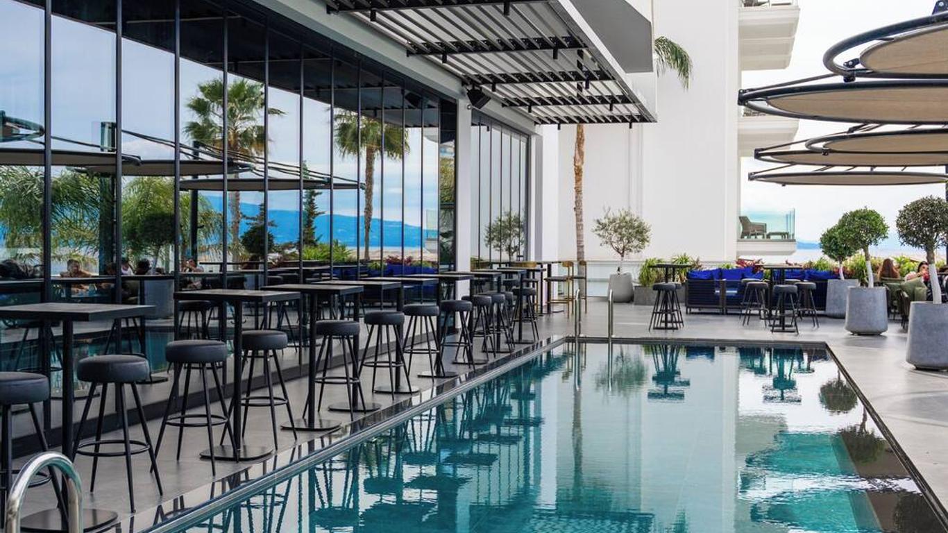 Demi Hotel