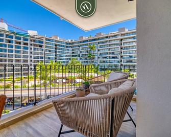 3BR Condo with Private Balcony - Pool - Marina - פוארטו ויארטה - מרפסת