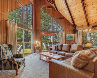 Arnold Chalet Near Town and Calaveras Big Trees! - Arnold - Sala de estar