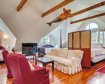 West Tisbury Inn - West Tisbury