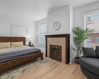 Shadyside, Central !4 Stylish and Central Studio With Free Parking - פיטסבורג - חדר שינה