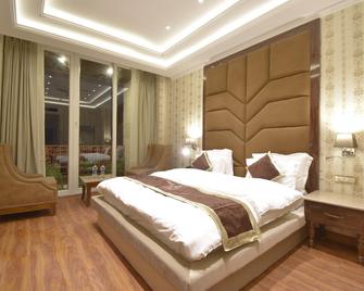 Grand Him Queen - Dharamshala - Bedroom