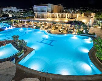 Peridis Family Resort - Kos - Pool